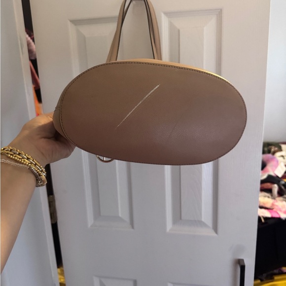 MICHAEL Michael Kors Tan Tote Bag with Gold Accents and Classic Shape - Picture 7 of 7